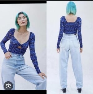 URBAN OUTFITTERS Blue Star Printed Juliana Crepe Cut Out Top - Large